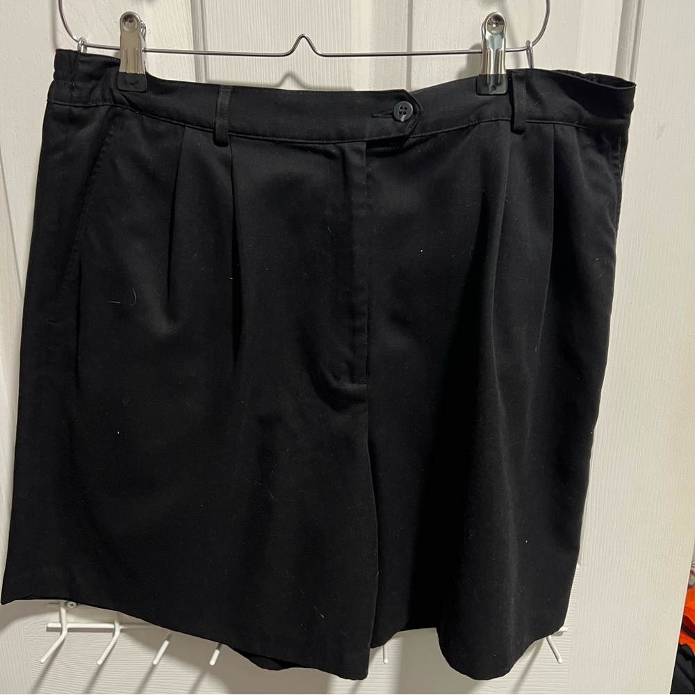 Izod Women's Black Tailored Shorts
